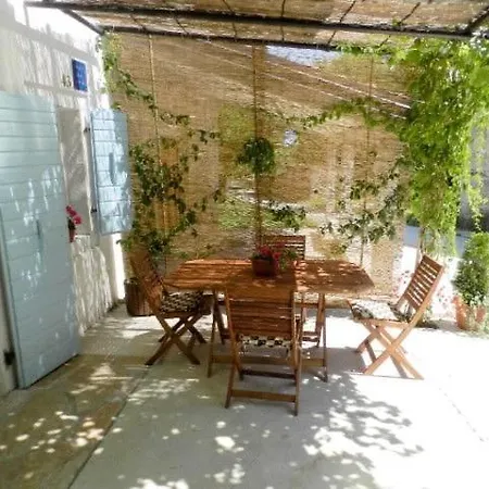 House Elena * Lindar