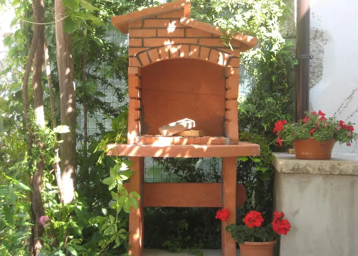 House Elena * Lindar