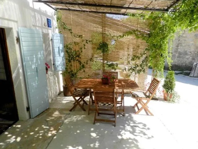 House Elena * Lindar